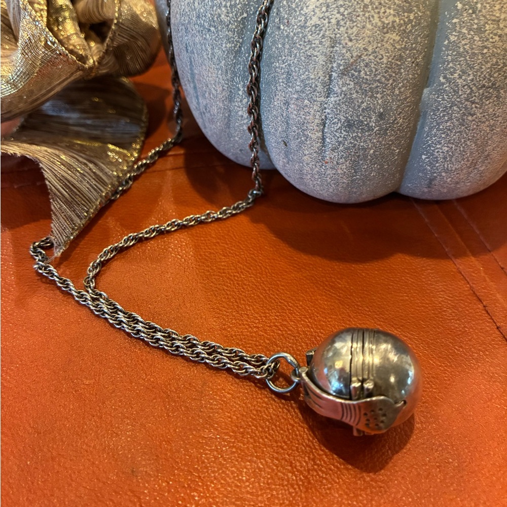 Vintage Sterling Silver Ball Folding Multi Photo Locket & 34 inch Chain